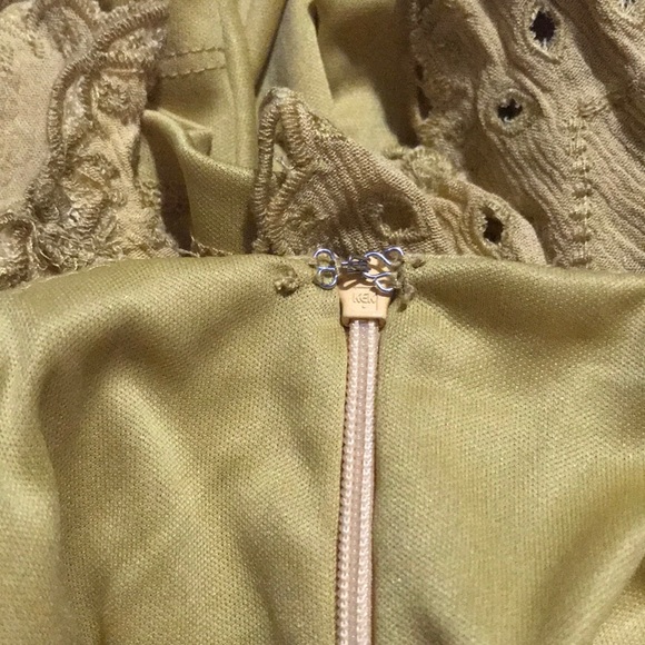 Lulu’s sunbeam yellow embroidered romper - Picture 6 of 9